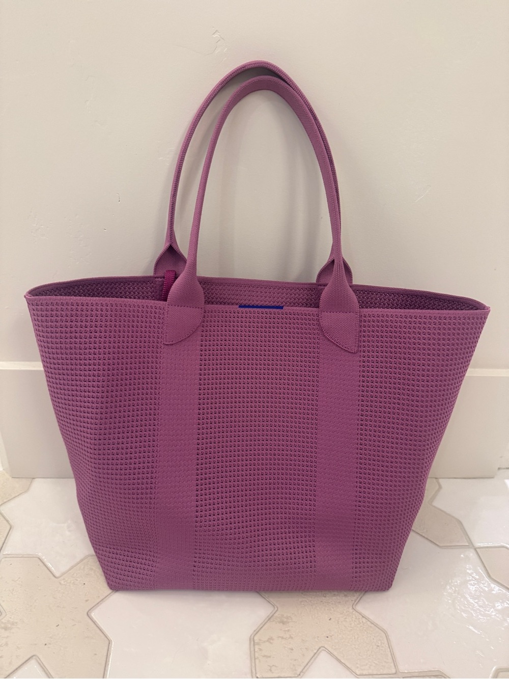 New- Rothy’s Lightweight Tote - Summer Berry - Picture 5 of 6